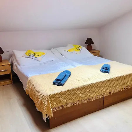 U Miecia Na Jachcie *