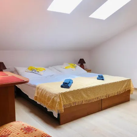 U Miecia Na Jachcie *